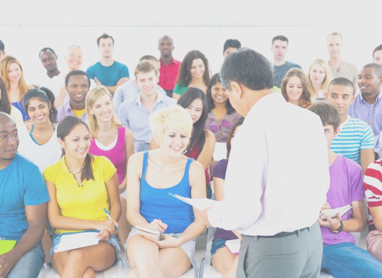 Team bei der Arbeit an Finanzstrategien